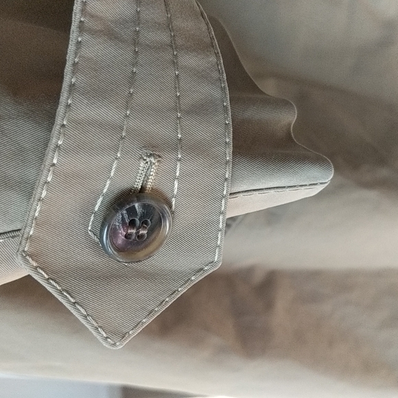 Beautiful tailored German coat size m top to bottom 35 inches. Pit to pit 23 inc - Picture 8 of 9